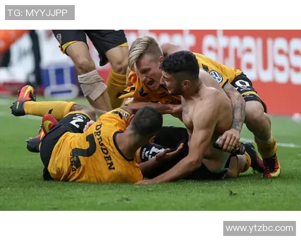 德累斯顿迪纳摩的辉煌历程与未来展望:足球精神与城市文化的交融 德累斯顿迪纳摩的辉煌历程与未来展望:足球精神与城市文化的交融