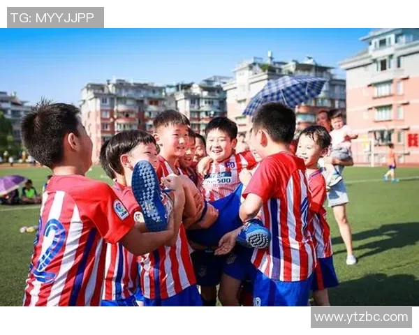 弗拉门戈与戈亚尼的精彩对决揭示足球魅力与激情的完美结合 弗拉门戈与戈亚尼的精彩对决揭示足球魅力与激情的完美结合